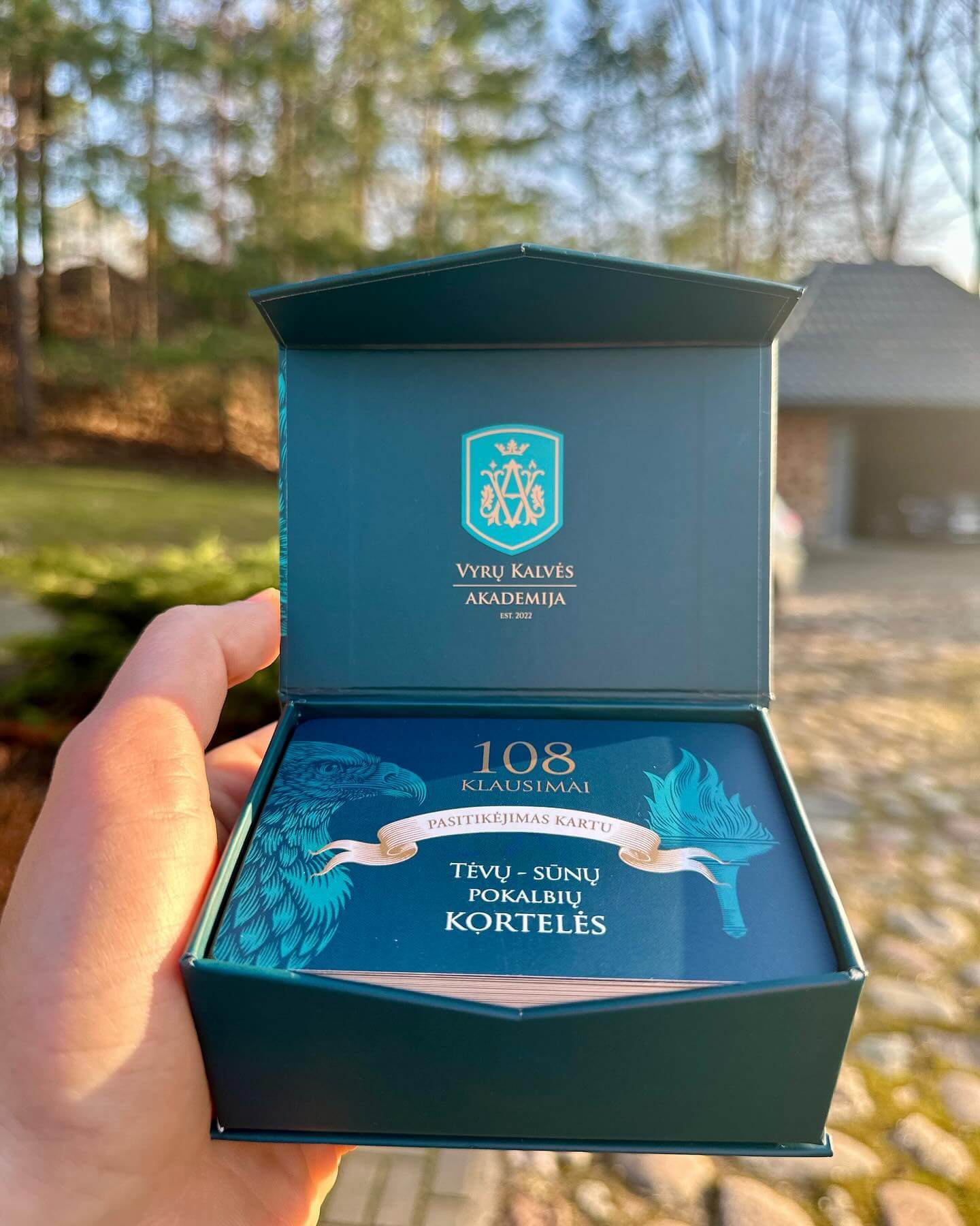 108 Tėvų sūnų pokalbių kortelės